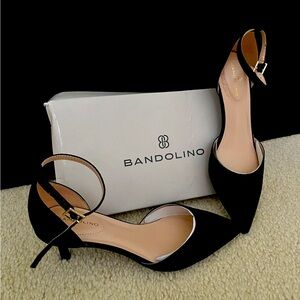 Bandolino closed toe kitty heels
